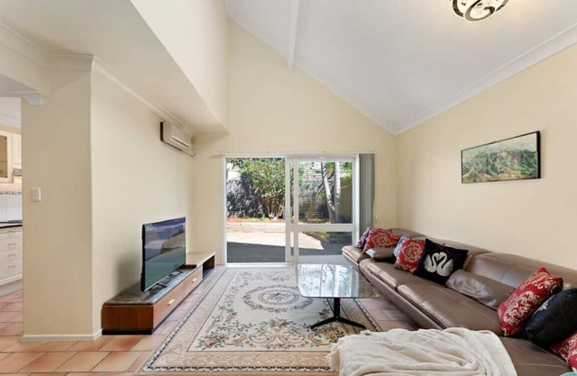 Aircabin | Neutral Bay | Cheerful | 2 Beds House