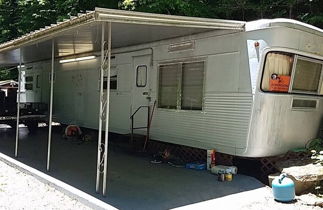 Airstream Stardust RV Camper & Bunkhouse