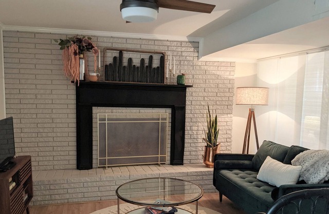 Airy Guest Suite in quiet neighborhood