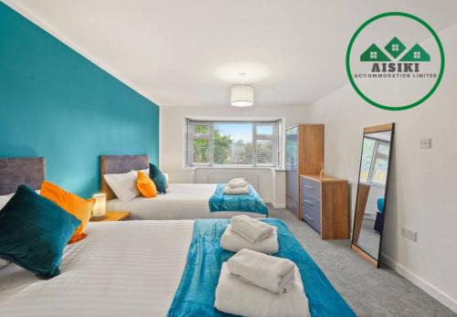 Aisiki Apartments at Barnet, Ground Floor, 2-Bedroom & 1-Bathroom, Pet Friendly Flat, Double Beds with Free Wi-Fi