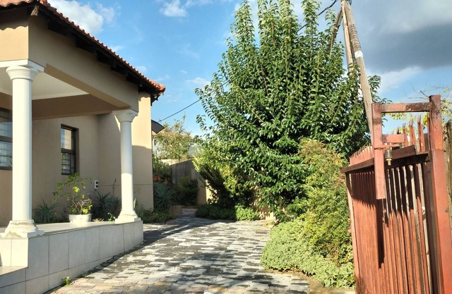 Akani Giest House Cosmo City