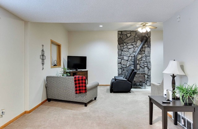 Aksarben Two Bed, One Bath Duplex Suite