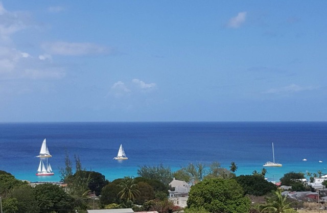 Alamanda Sea View Apartment - Spectacular Ocean View Retreat AC/Wi-Fi, CableTV