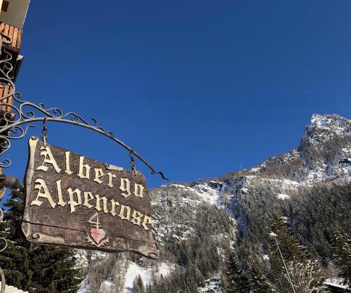 Albergo Alpenrose Ski&Bike Mountain Hotel
