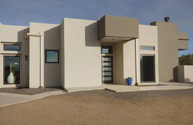 Albuquerque West Contemporary Casita Retreat with a View