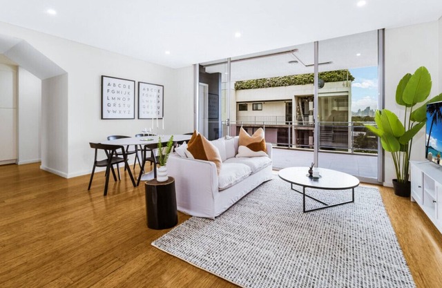 Alexandria · Nr Sydney CBD 3 Bedroom Modern Apt with 1 Carspot