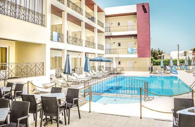 Alexandros Hotel