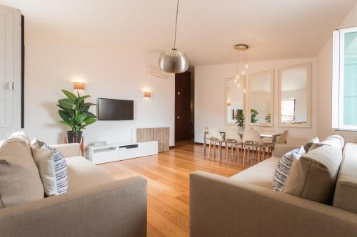 Alfama Modern Two Bedroom Apartment w River View and Parking by LU Holidays