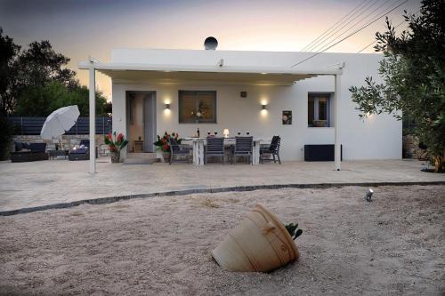 Aliki Sweet Home