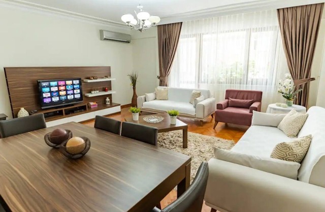 All air conditioned & Heated 3 bedrooms Flat in the City.