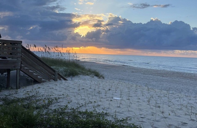 ALL'S WELL at this Beautiful, Ocean-Front Oasis