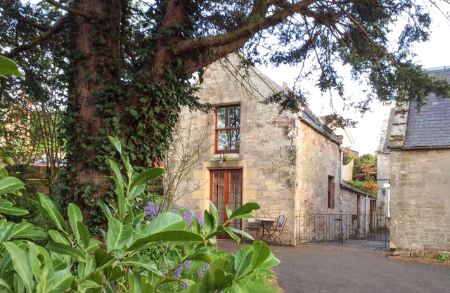 ALLERTON HOUSE STABLES, pet friendly, with a garden in Jedburgh
