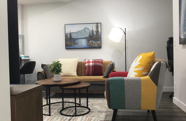 Almost Heaven - Cozy 2BDRM guest Suite near Banff & Spruce Meadows SW Calgary