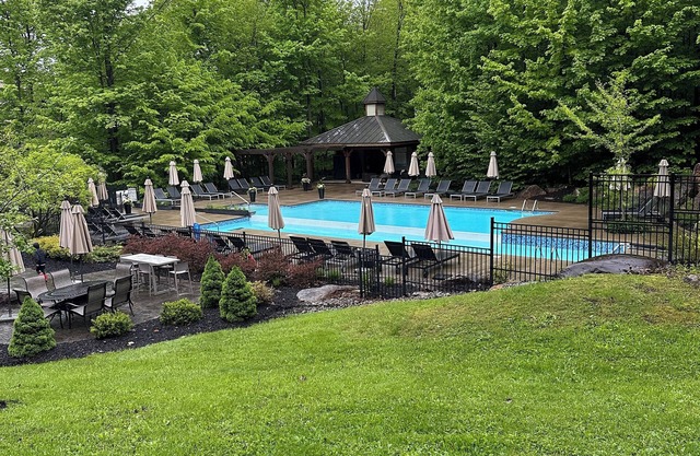 Almost new condo in the Townships SKI in BIKE out for nature lovers