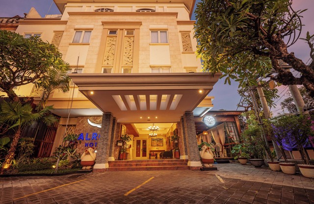 Alron Hotel Kuta Powered by Archipelago