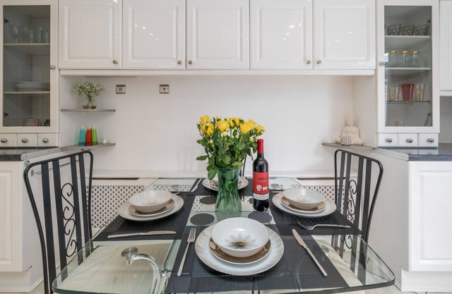ALTIDO Cosy and inviting 4-bed house with patio