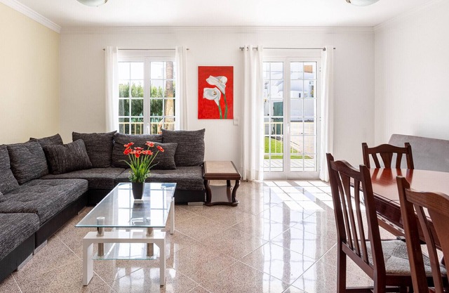 ALTIDO Delightful 4-bed house w/ Garden & Pool
