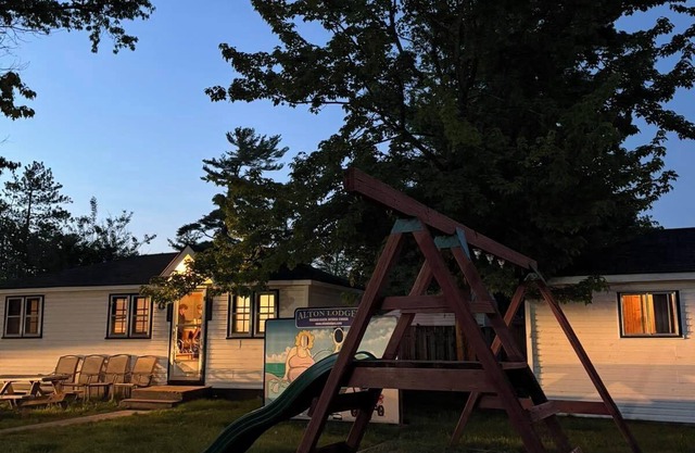 Alton Lodges
