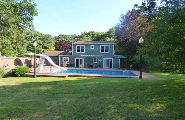 Amagansett:3 bedroom, 2.5 bathroom, in-ground pool and large fenced yard.