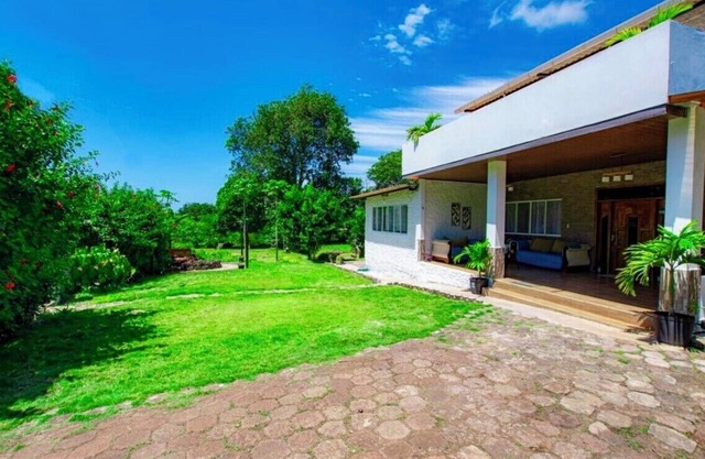 AMANCAY HOUSE: Suites and Rooms!nPool, Jacuzzi, and Comfortable Transportation.