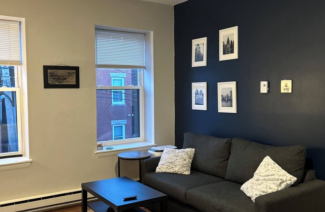 Amazing 1-bedroom condo. Easy access to downtown, walk to parks, & restaurants.