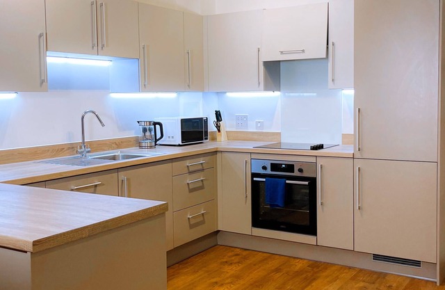 Amazing 2 bed flat with BALCONY