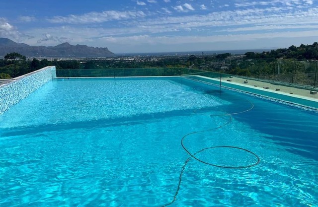 Amazing! 7 bedroom villa with rooftop pool & views