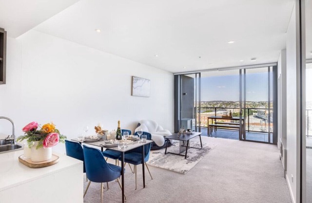 Amazing cityview! Glamourous 2BR Apt w/park&pool