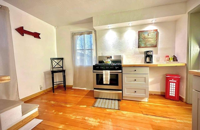 Amazing historic 1800s Carriage House!