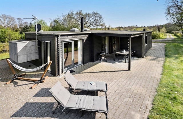 Amazing home in Løgstør with kitchen