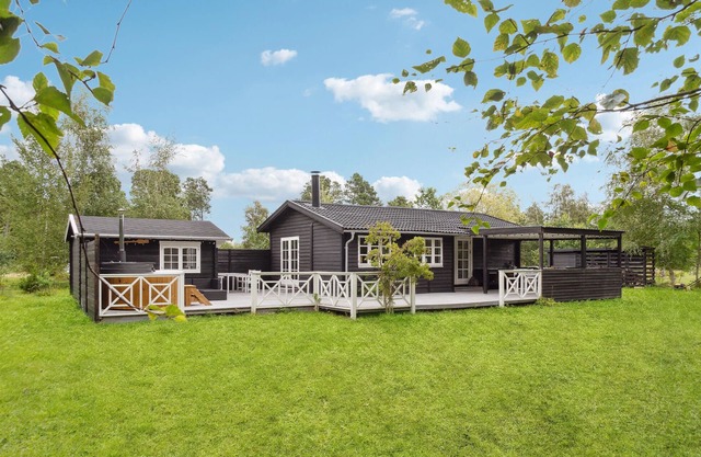 Amazing home in Rødby with WiFi