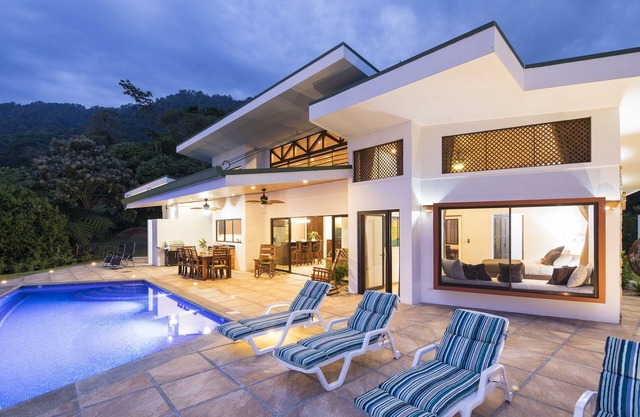 Amazing house in the jungle overlooking the pacific ocean