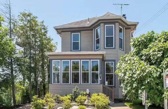 Amazing Location, 2700 sqft, 5-bedroom, Family-friendly, 1 Mile from DC