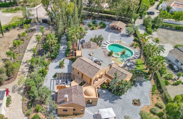 Amazing luxury villa with jacuzzi inside the pool!