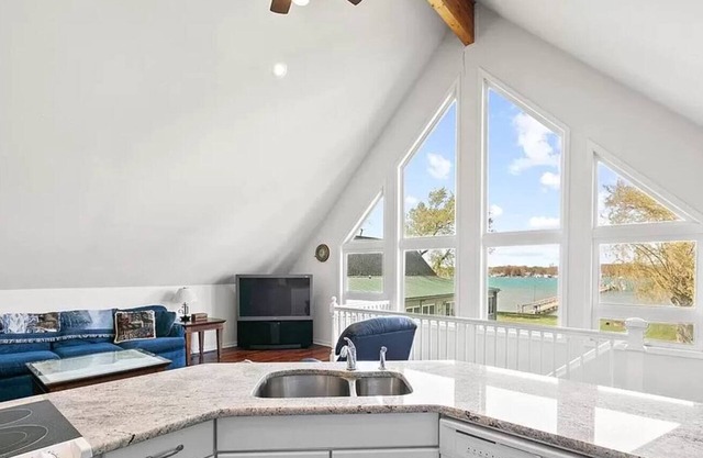 Amazing North Channel Waterfront Carriage House