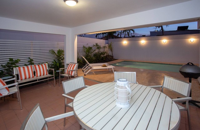 Amazing Pool!Very Close to Beaches!nBook Now