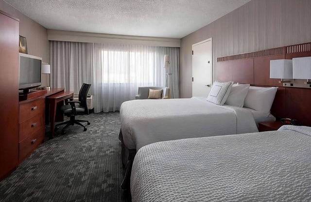 Amazing Price! Close to Airport! Pet Friendly!