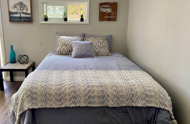 Amazing Private Suite with Private Entrance - 2 miles to beach