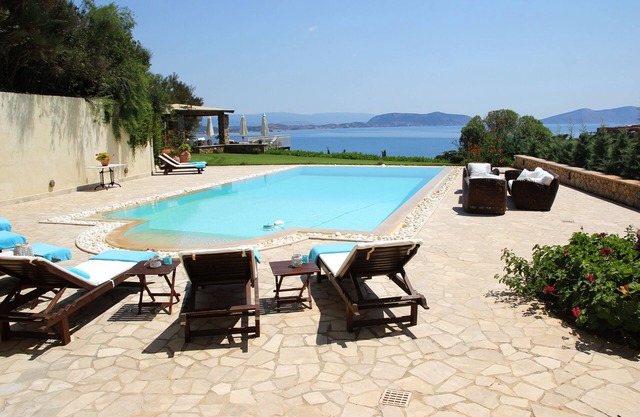 AMAZING SEA VIEW VILLA WITH PRIVATE POOL AND WALK TO BEACH SLEEPS 10