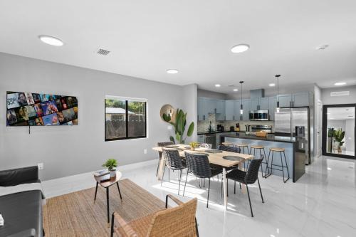 Amazing Townhouse w Free Parking