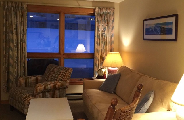 Amazing Views and plenty of room, 1 bedroom Snowbrook ski-in ski out Condo