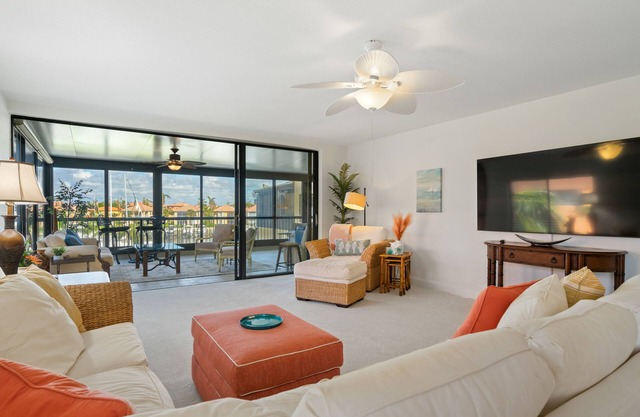 AMAZING VIEWS in penthouse unit in Southshore Condominiums, Burnt Store Marina!
