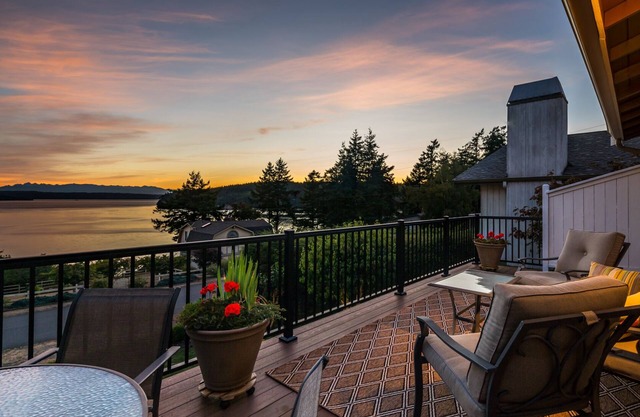 Amazing views, plenty of room to relax with AC and games for both inside & out