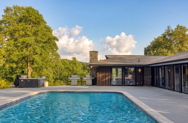 Amber Refresh by AvantStay | Pool and Hot Tub