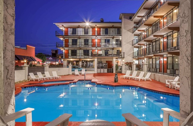 Americana Inn, a Travelodge by Wyndham