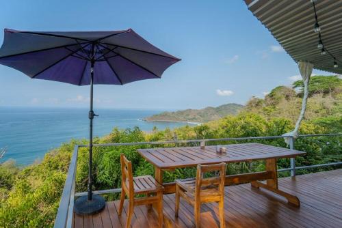 An apartment with an ocean view in Playa Islita