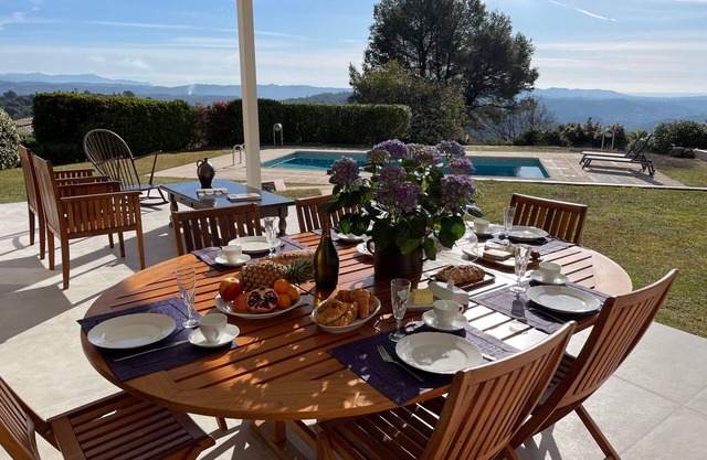 An oasis of peace and quite with sea view on Cannes bay