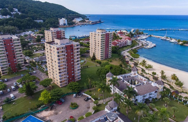 Angel Fish Beach Suites - Turtle Tower
