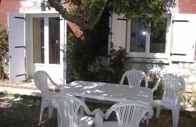 ANNECY Close to Center - Pleasant Studio On Shaded Garden and Garage