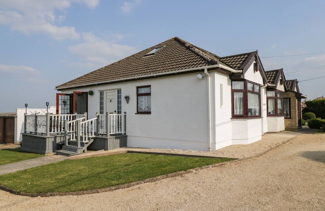 ANNEX CHETNOLE, family friendly, character holiday cottage in Dundry